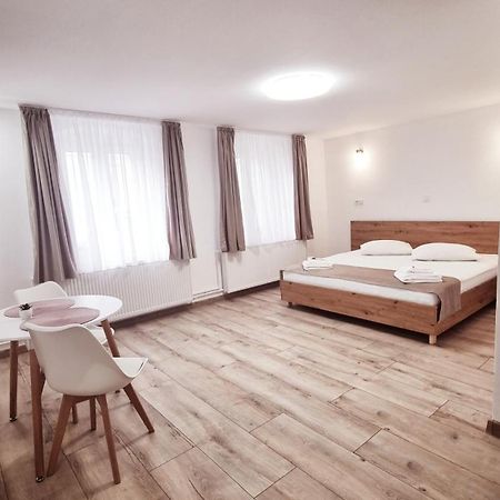 Lindenhaus Hotel Сибиу Екстериор снимка