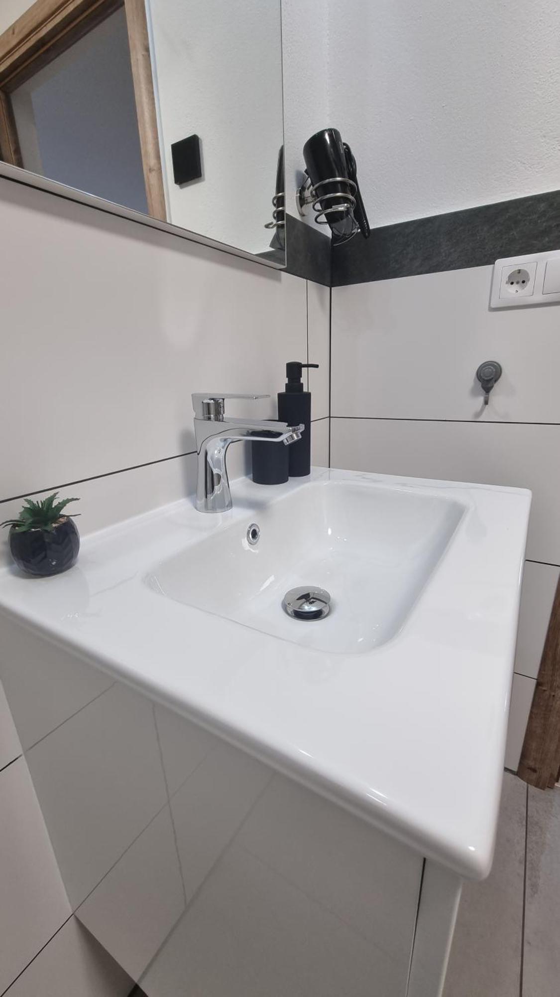 Lindenhaus Hotel Сибиу Екстериор снимка