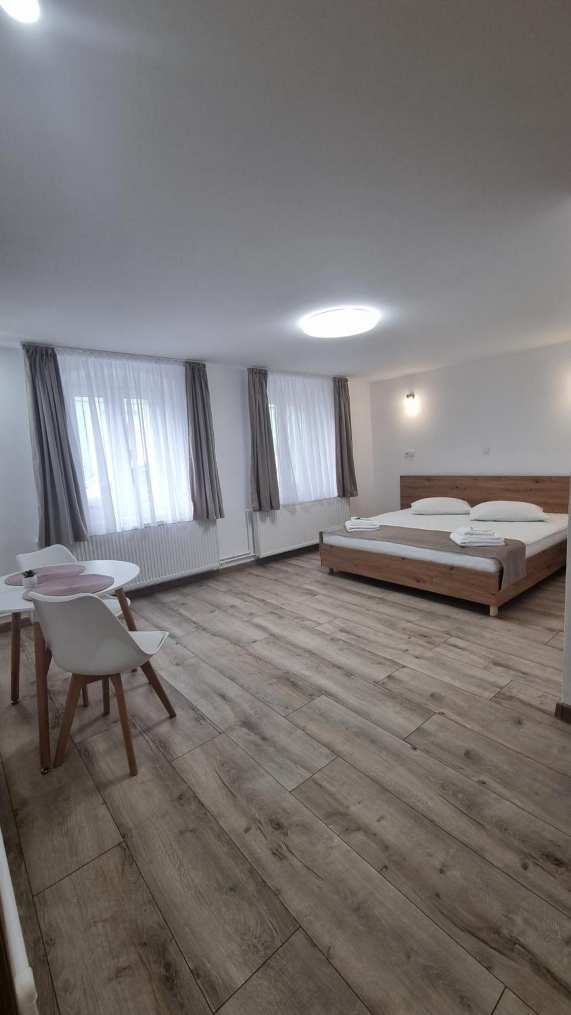 Lindenhaus Hotel Сибиу Екстериор снимка