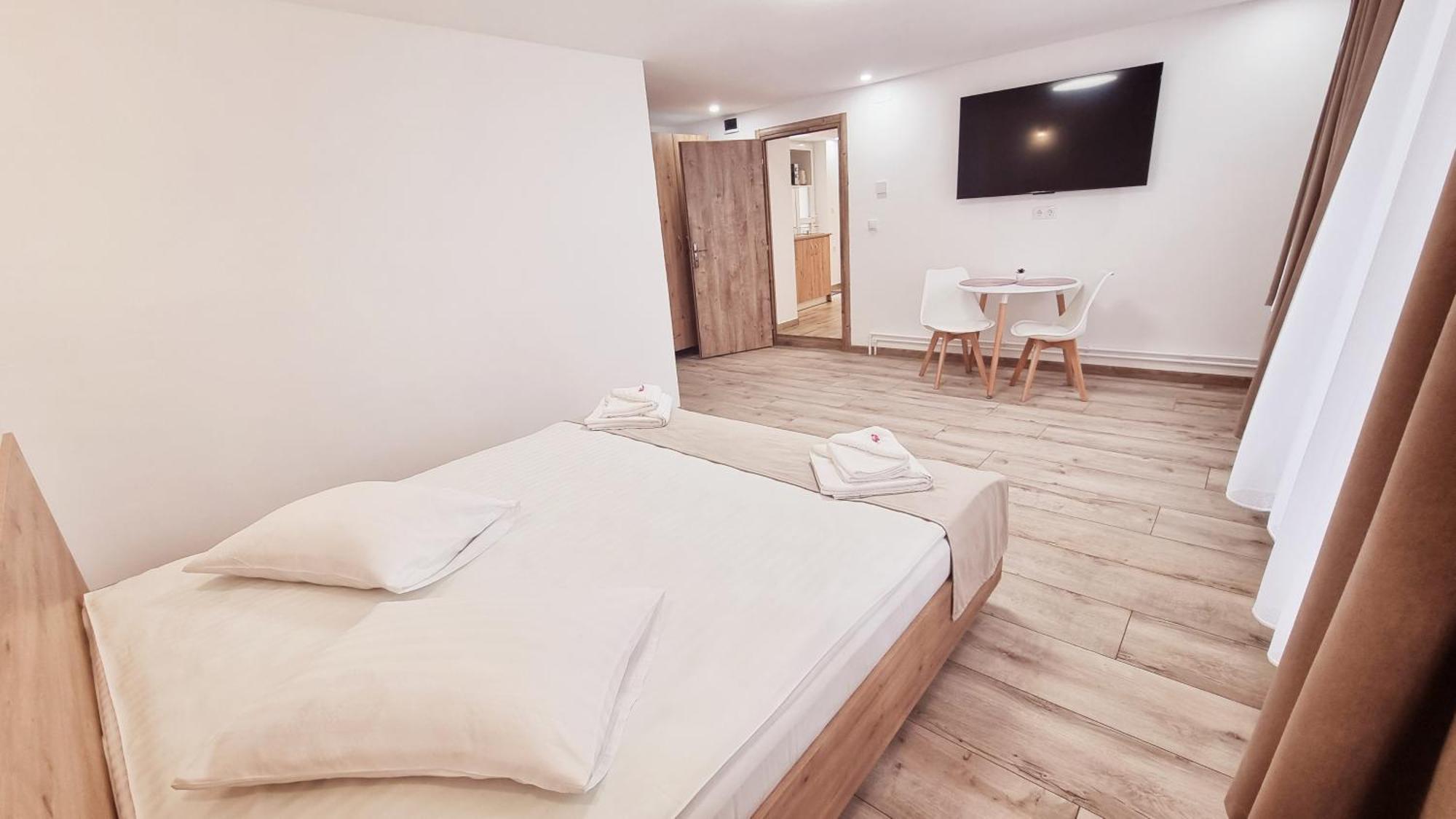 Lindenhaus Hotel Сибиу Екстериор снимка